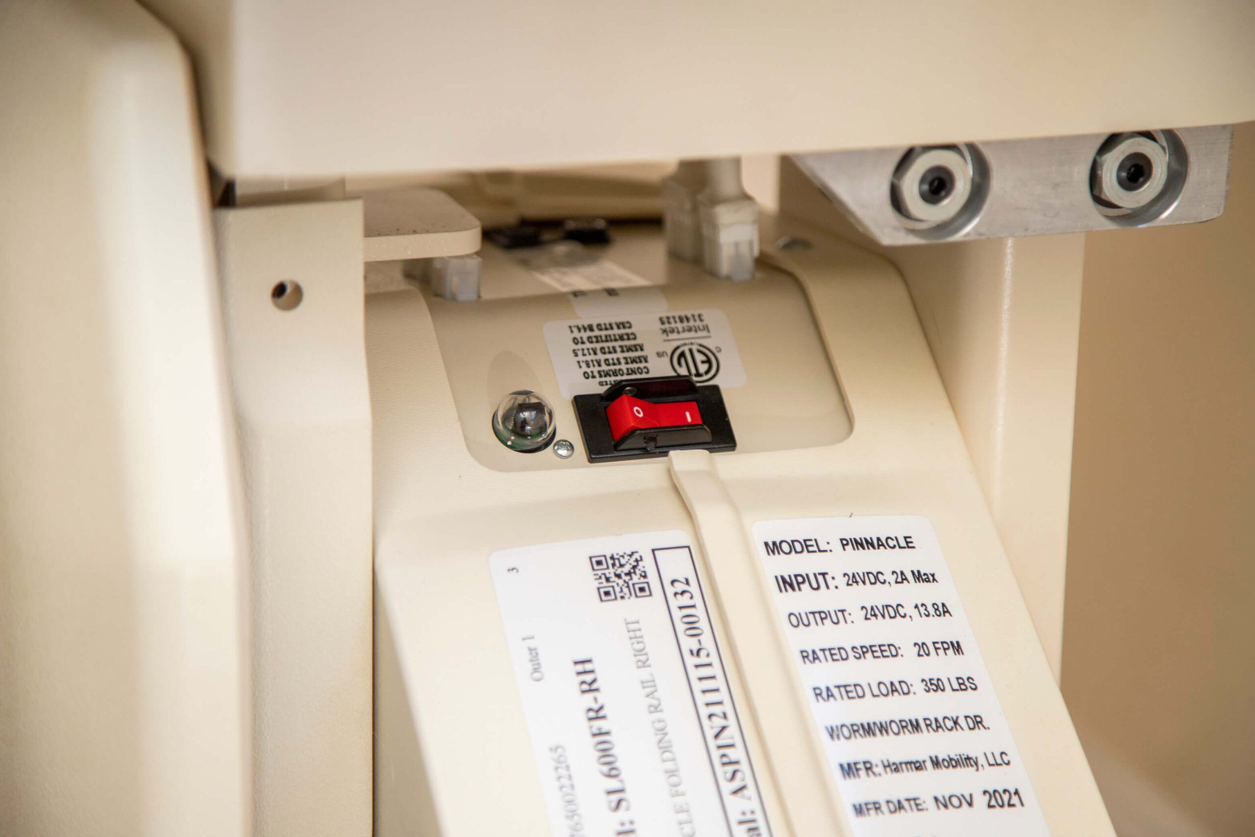 Harmar-Pinnacle-SL600HD-On-Off-Switch-scaled